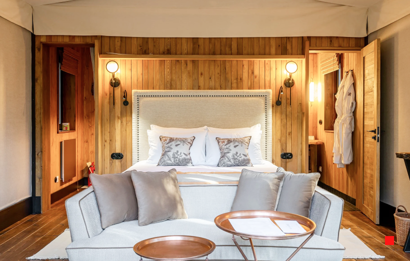 We Lodge, Петербург